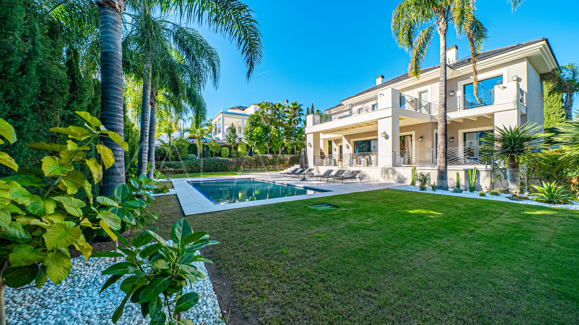 Buy villa with 6 bedrooms in Los Flamingos