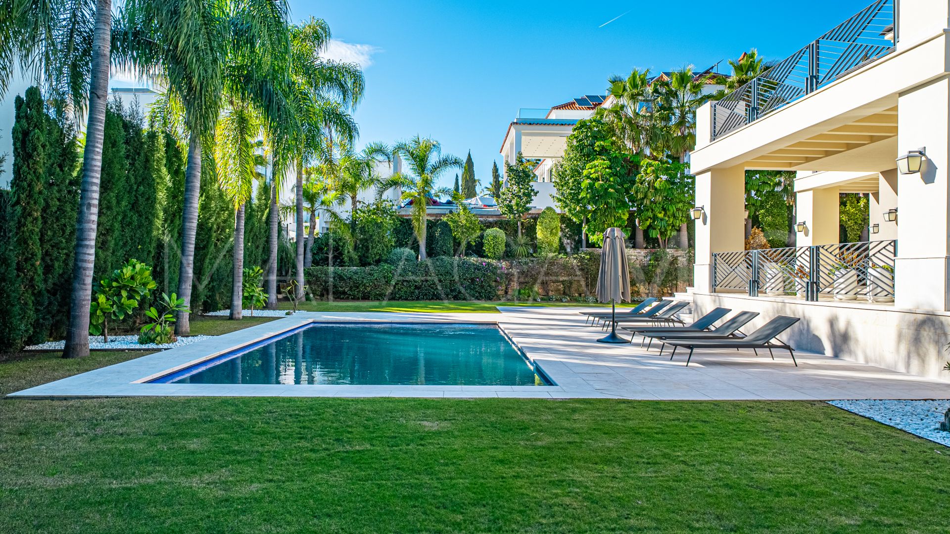 Buy villa with 6 bedrooms in Los Flamingos