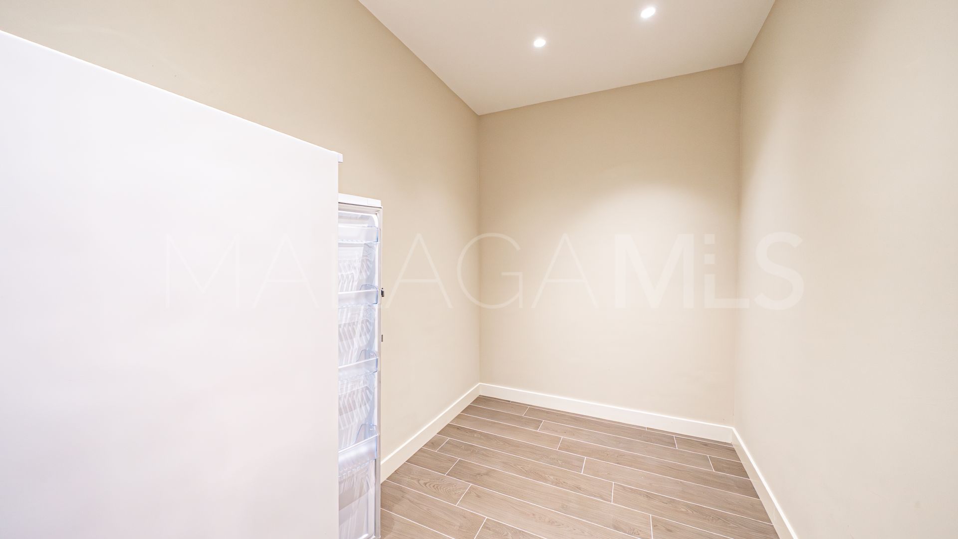 Buy villa with 6 bedrooms in Los Flamingos