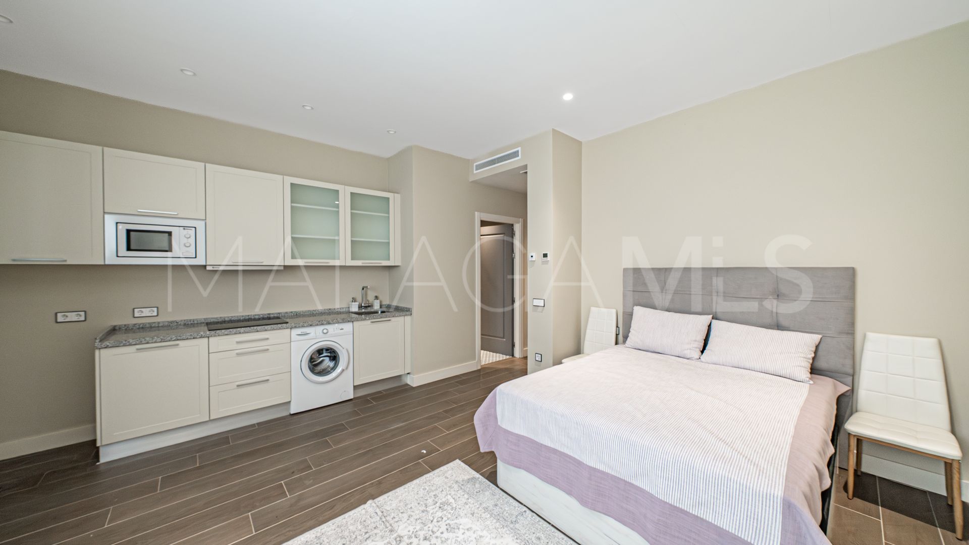 Buy villa with 6 bedrooms in Los Flamingos