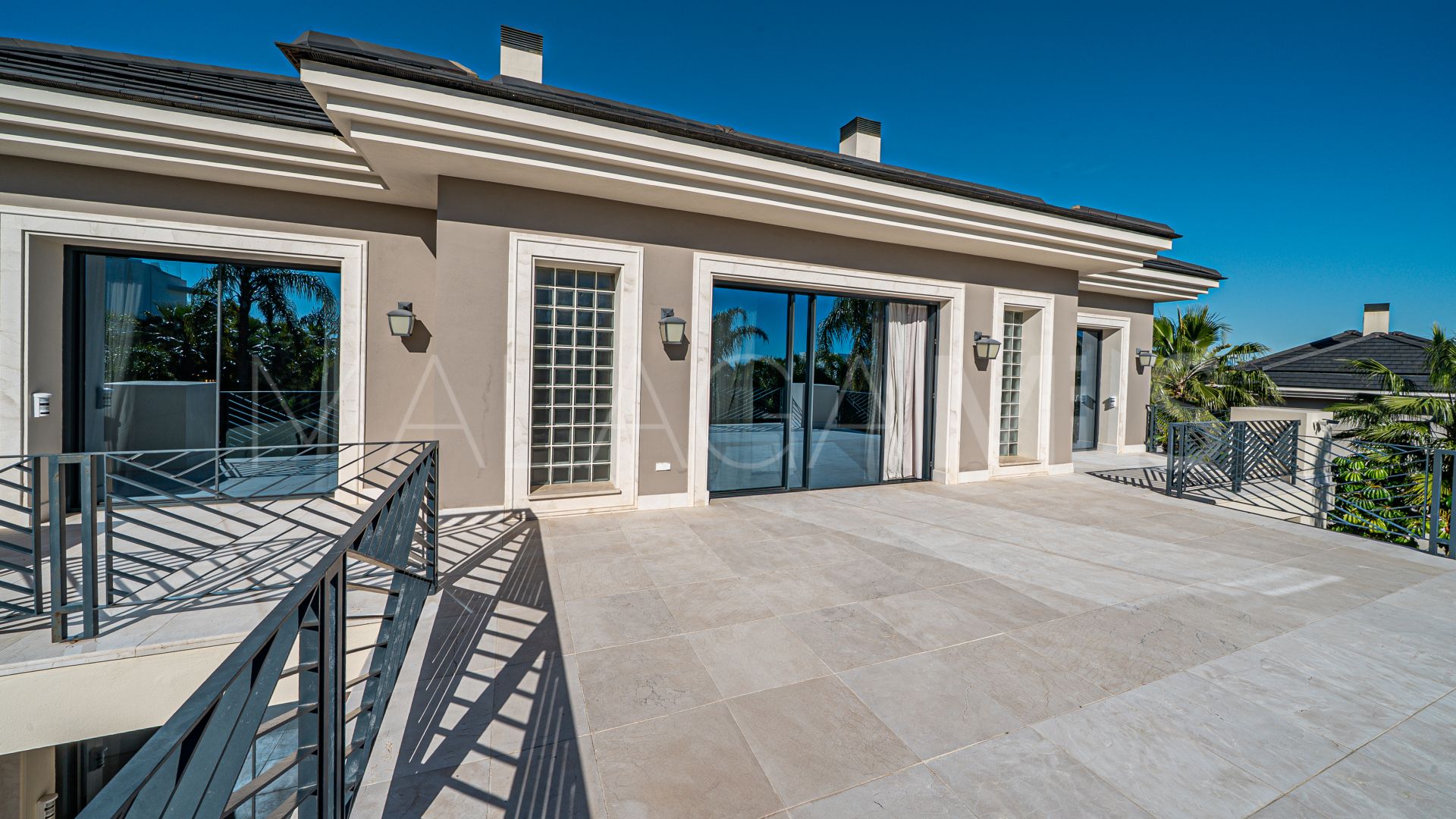 Buy villa with 6 bedrooms in Los Flamingos
