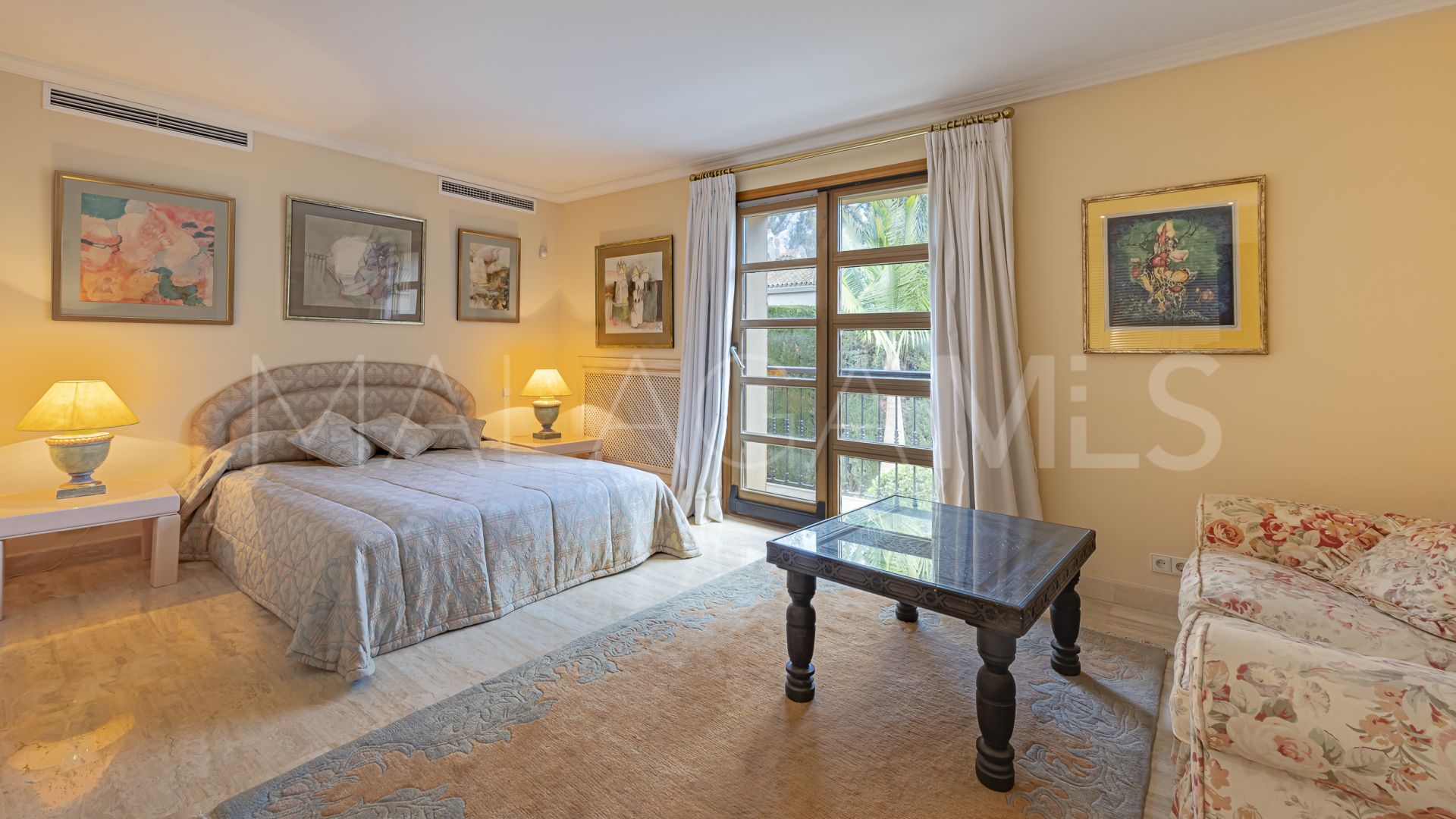 Villa for sale in Las Brisas