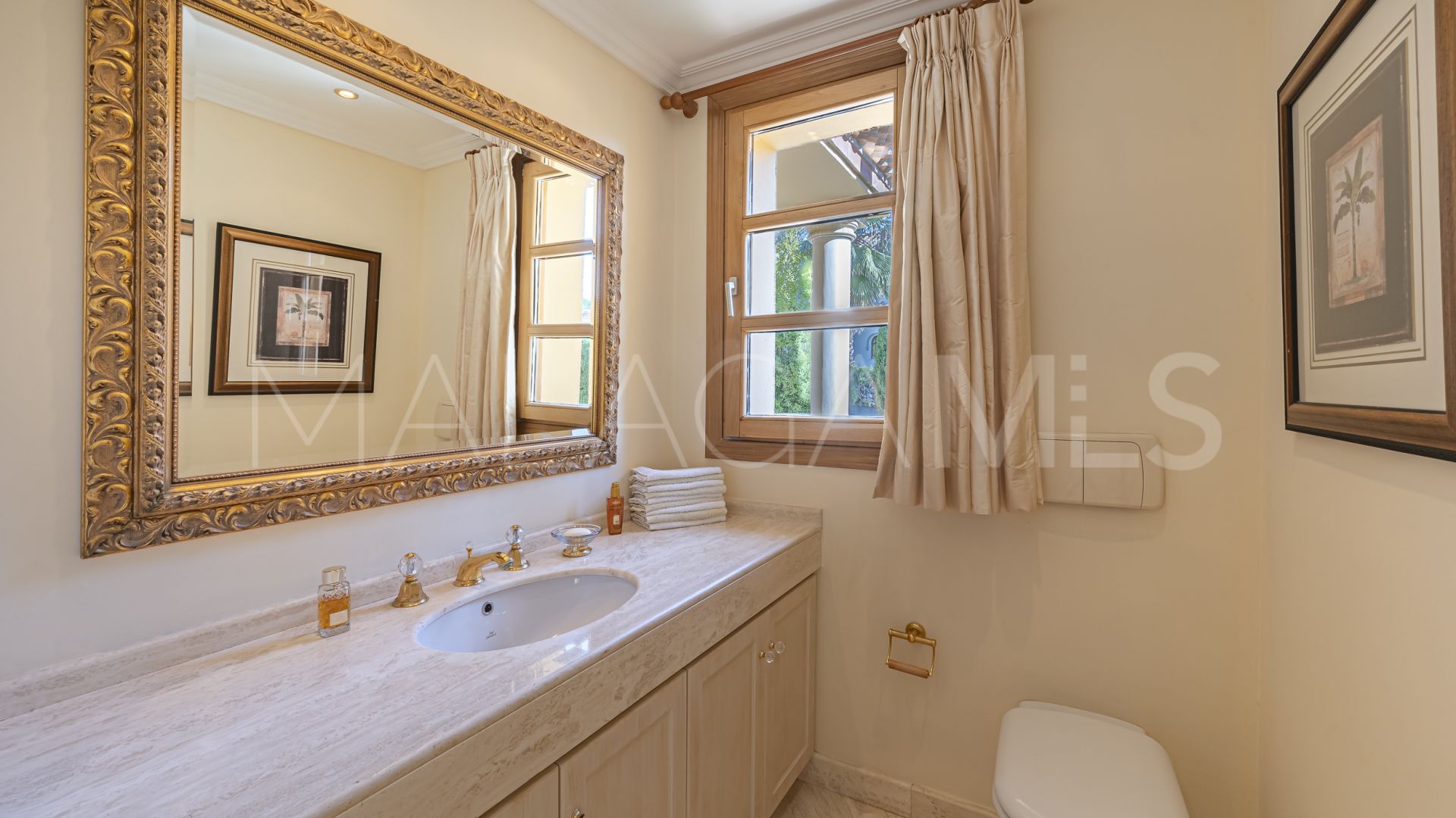 Villa for sale in Las Brisas