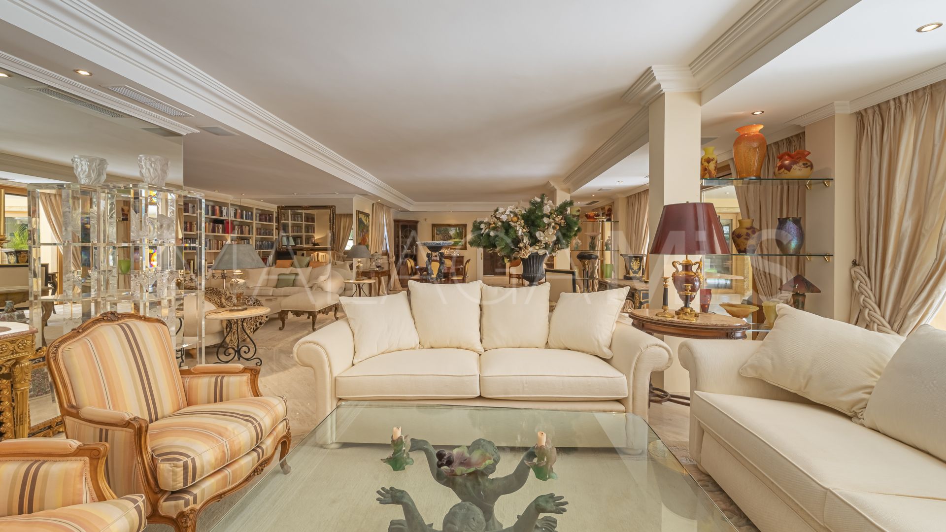 Villa for sale in Las Brisas