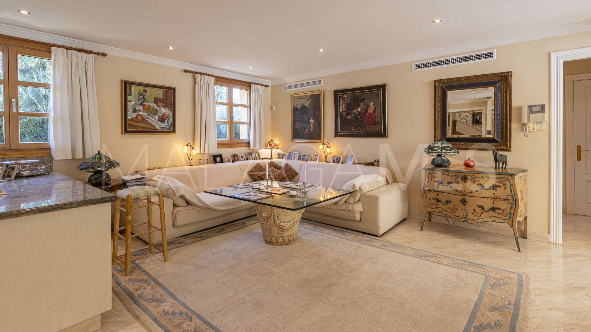 Villa for sale in Las Brisas