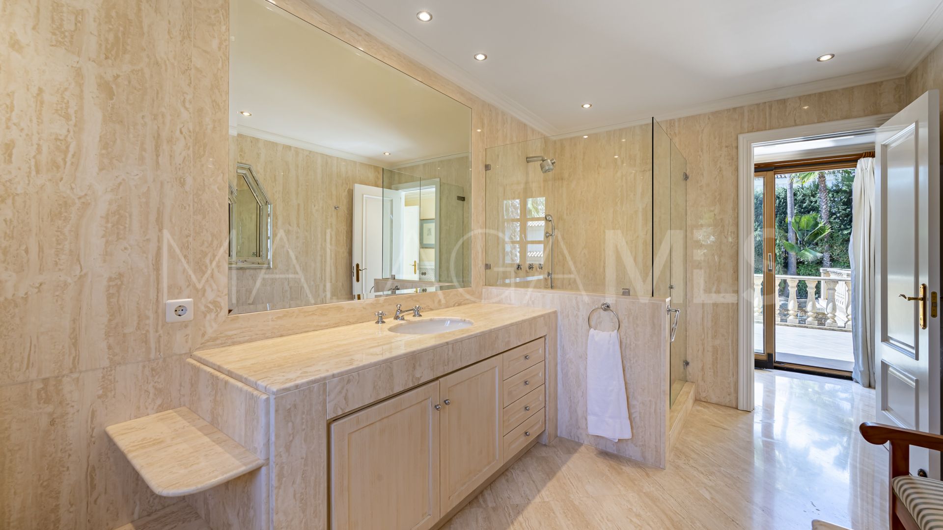 Villa for sale in Las Brisas
