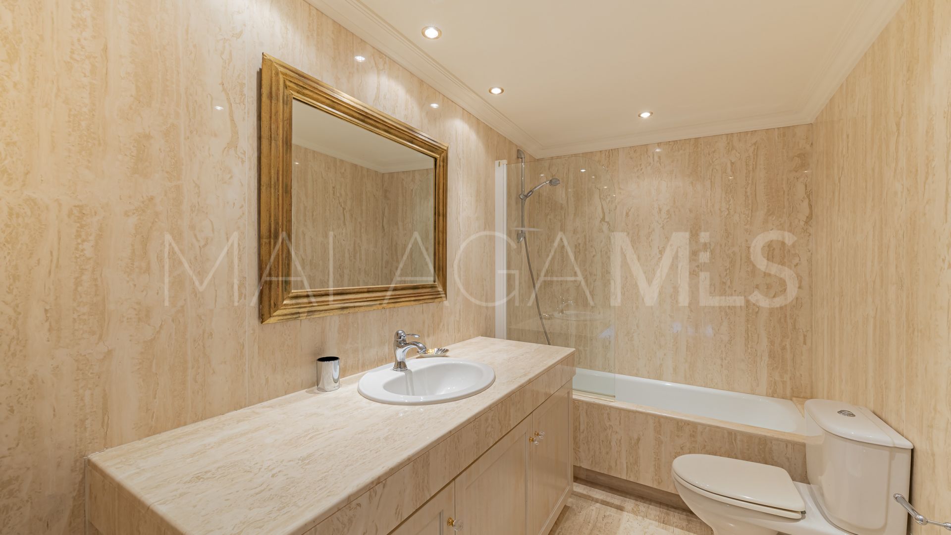 Villa for sale in Las Brisas