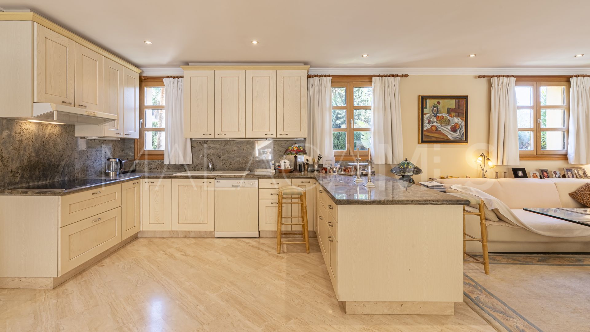 Villa for sale in Las Brisas