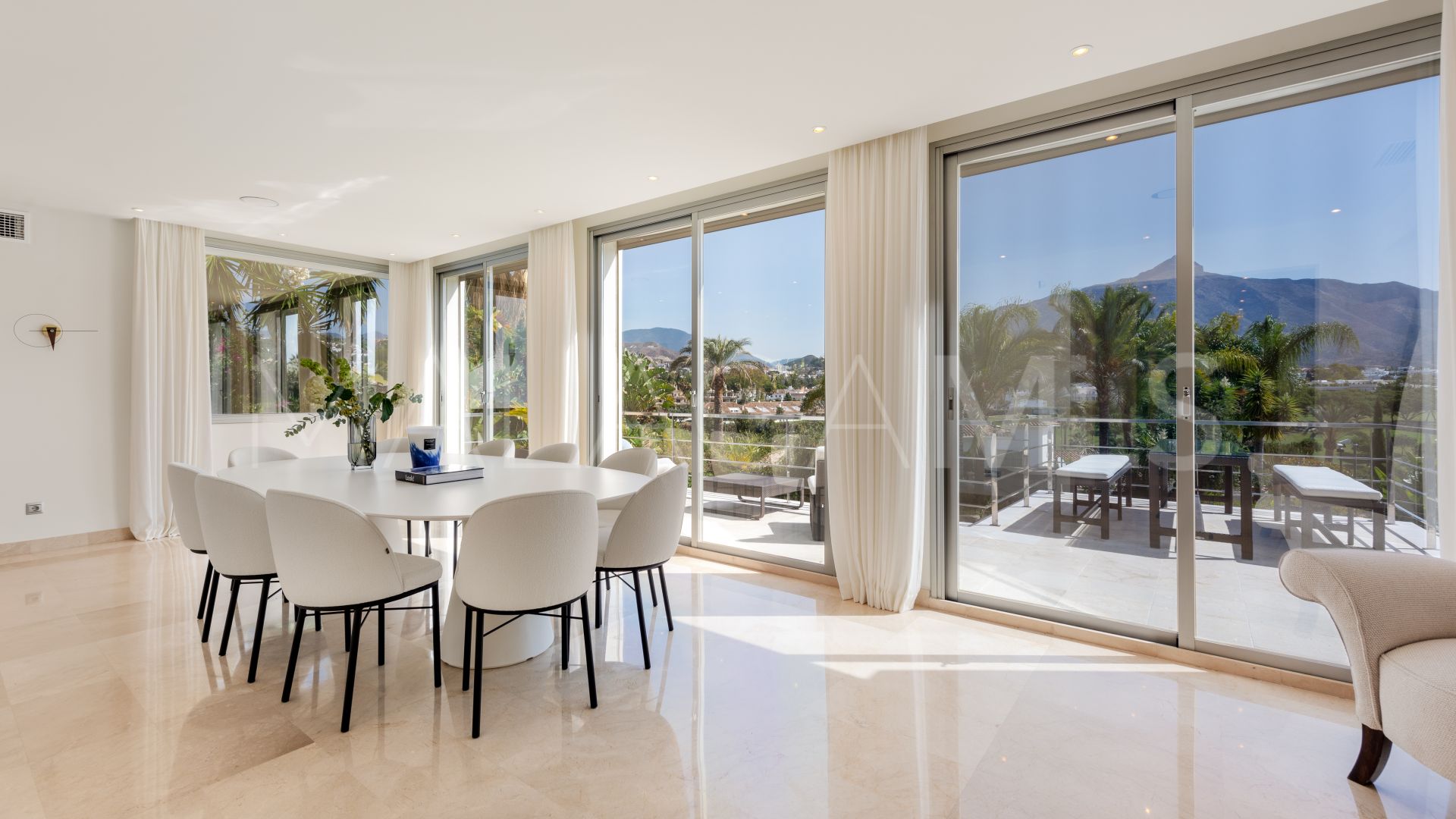 Villa for sale in Las Brisas