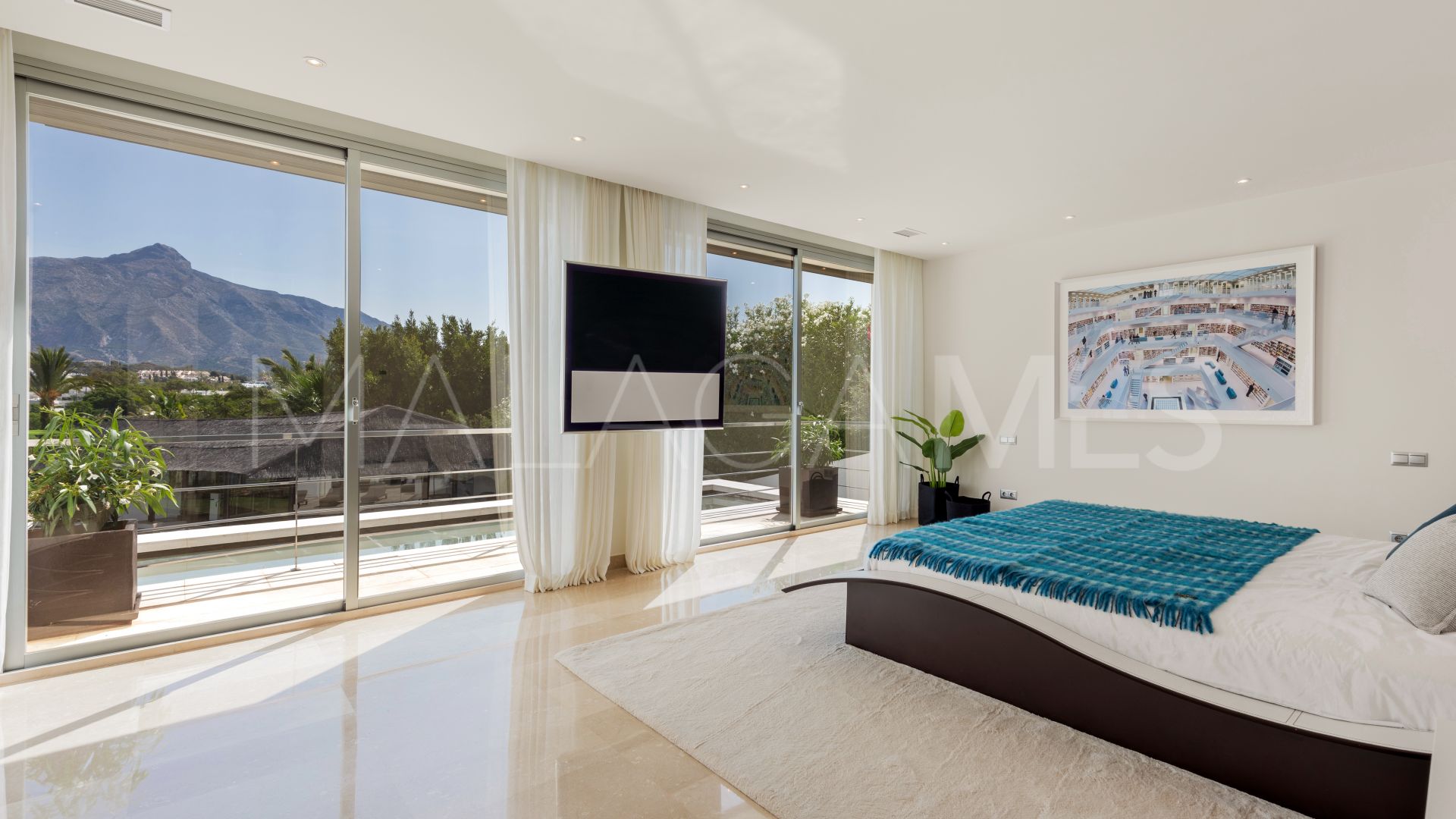 Villa for sale in Las Brisas