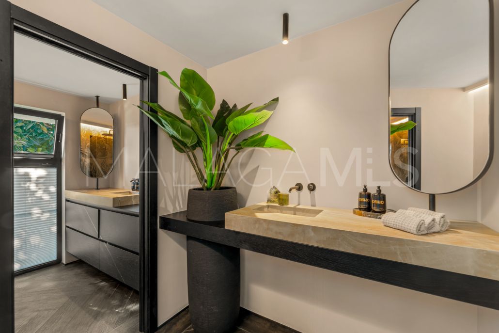 Villa for sale in Guadalmina Alta