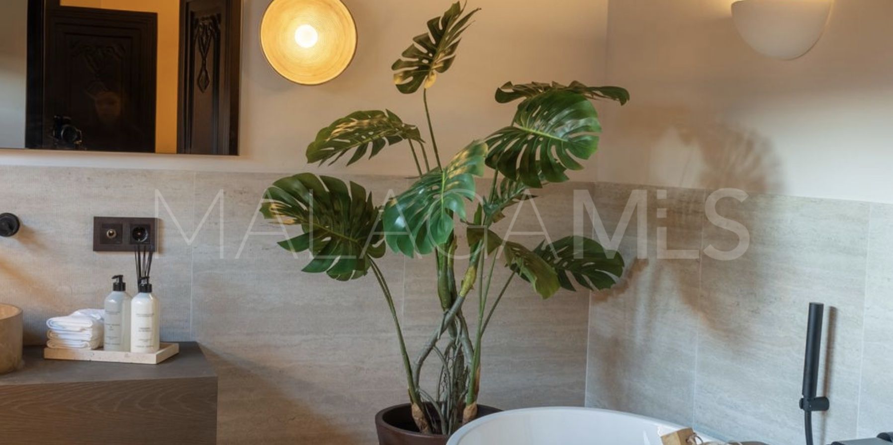 Se vende villa in Nueva Andalucia with 5 bedrooms