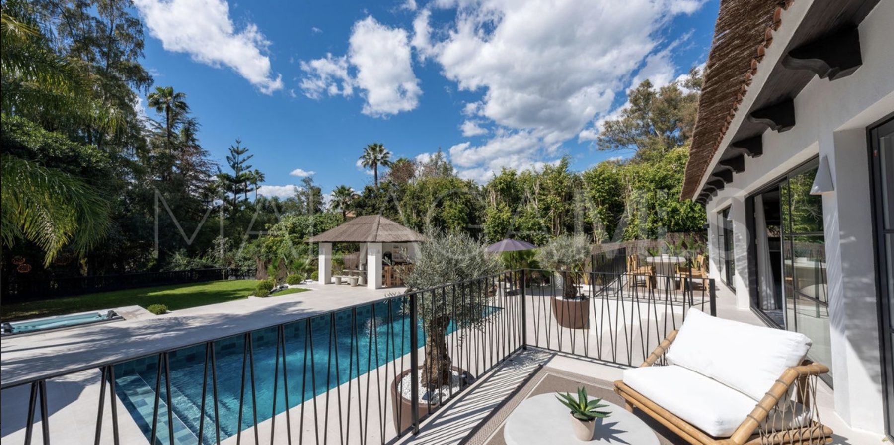 Se vende villa in Nueva Andalucia with 5 bedrooms