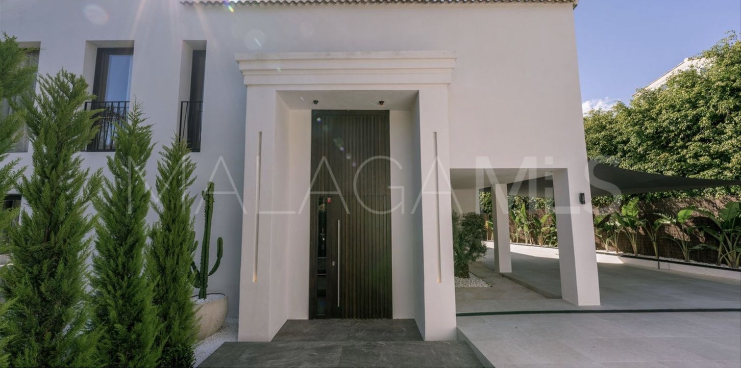 Se vende villa in Nueva Andalucia with 5 bedrooms