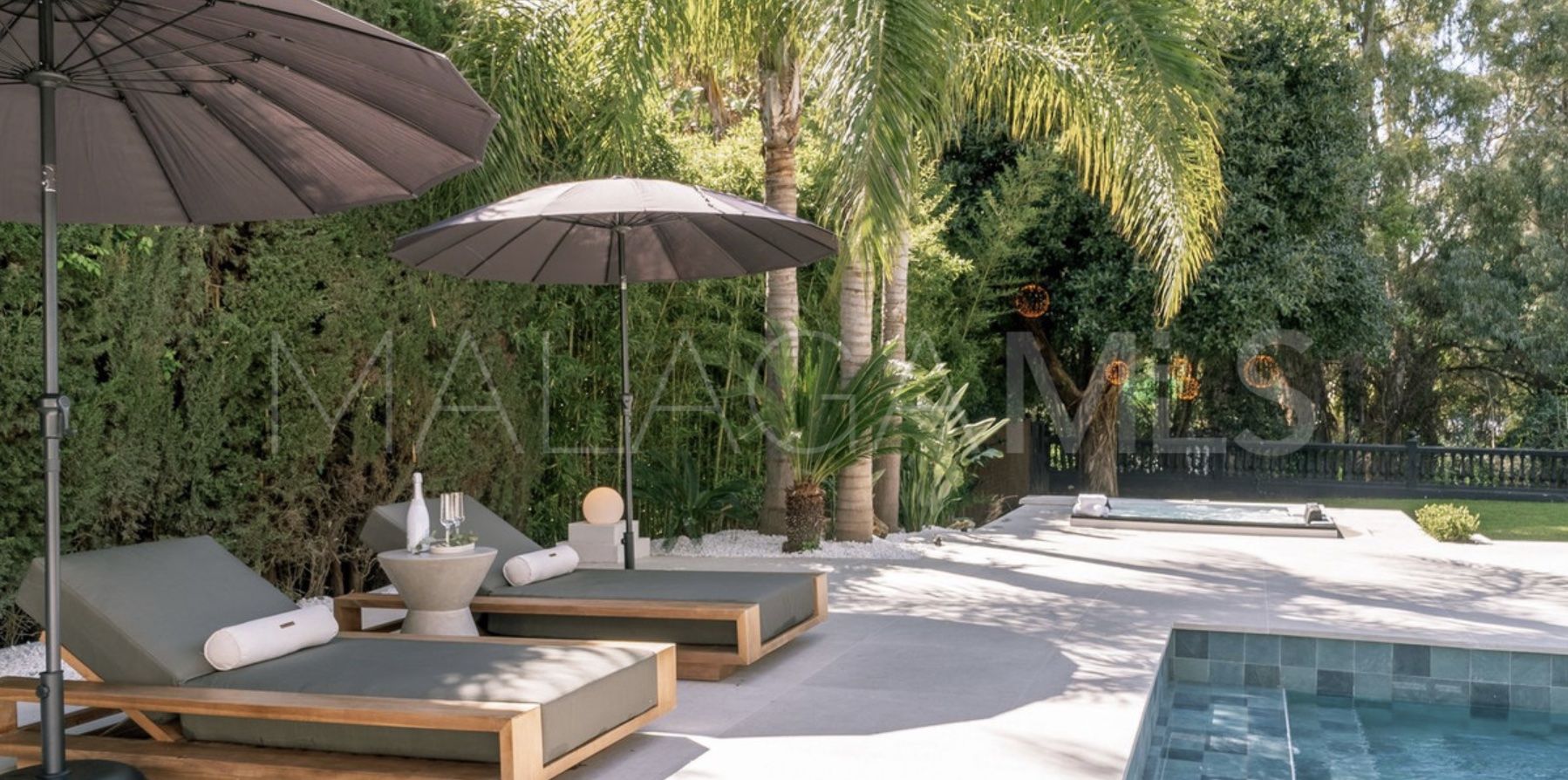 Se vende villa in Nueva Andalucia with 5 bedrooms