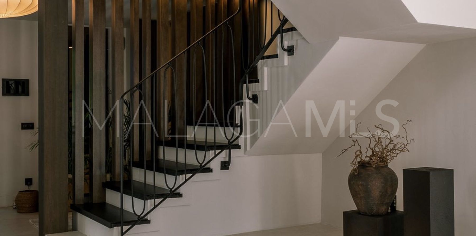 Se vende villa in Nueva Andalucia with 5 bedrooms