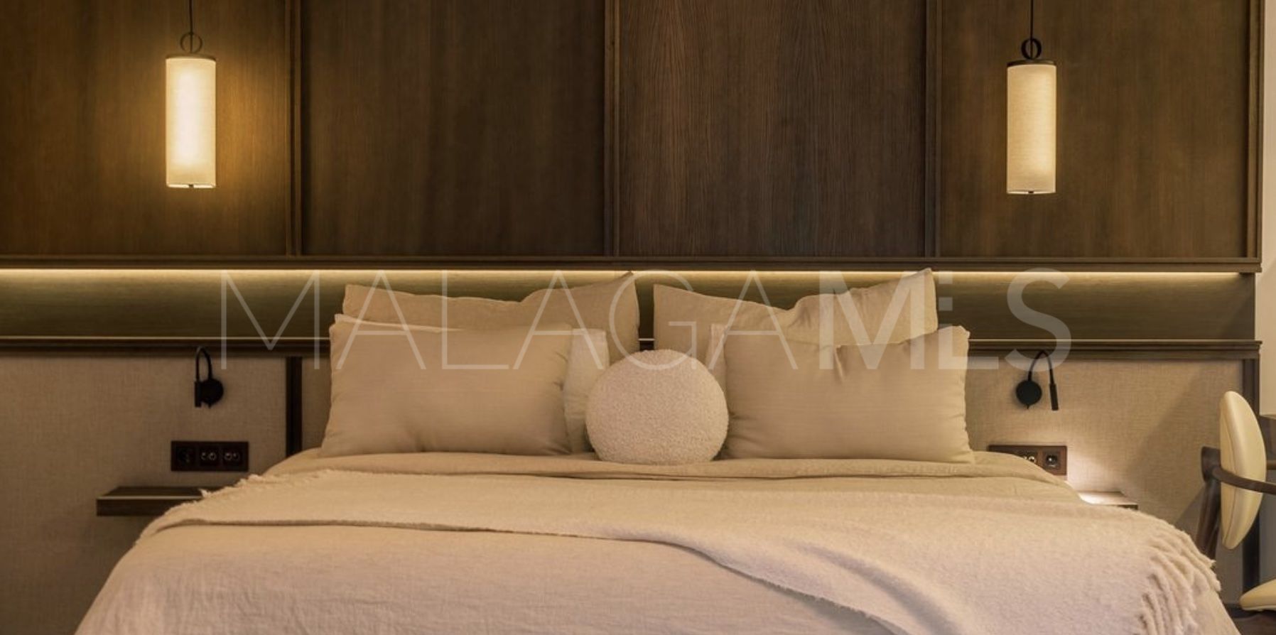 Se vende villa in Nueva Andalucia with 5 bedrooms