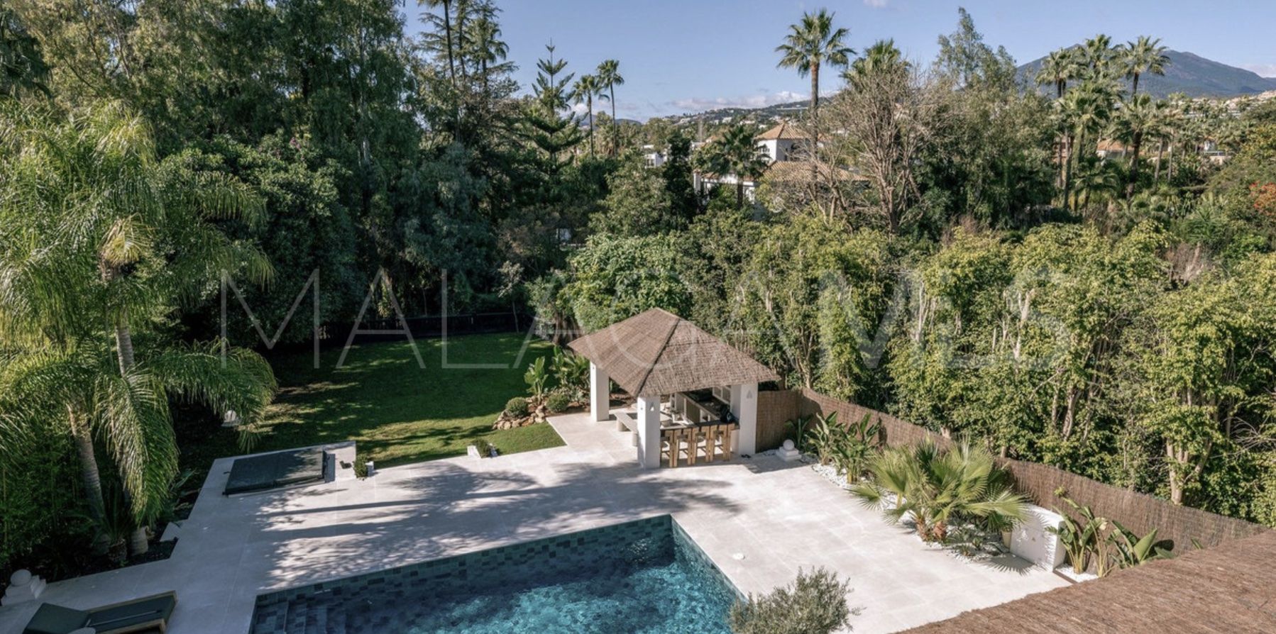 Se vende villa in Nueva Andalucia with 5 bedrooms