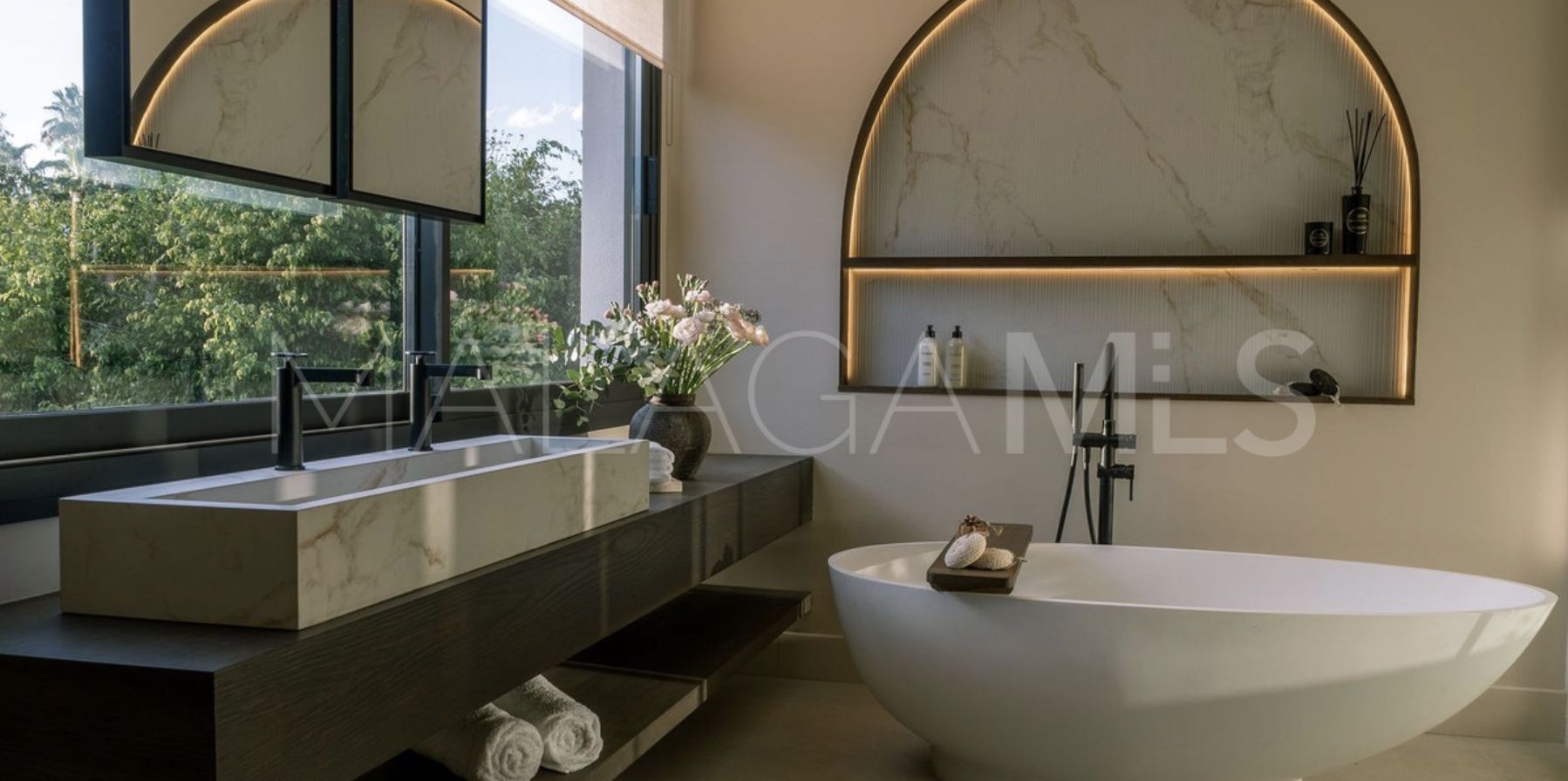 Se vende villa in Nueva Andalucia with 5 bedrooms