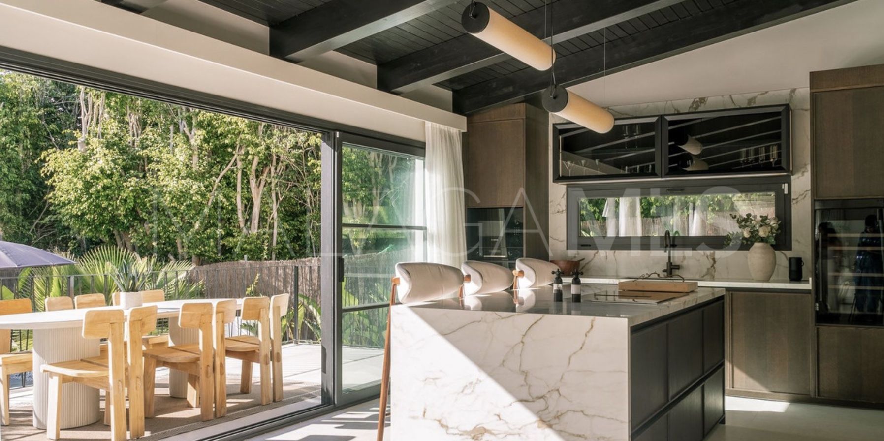 Se vende villa in Nueva Andalucia with 5 bedrooms