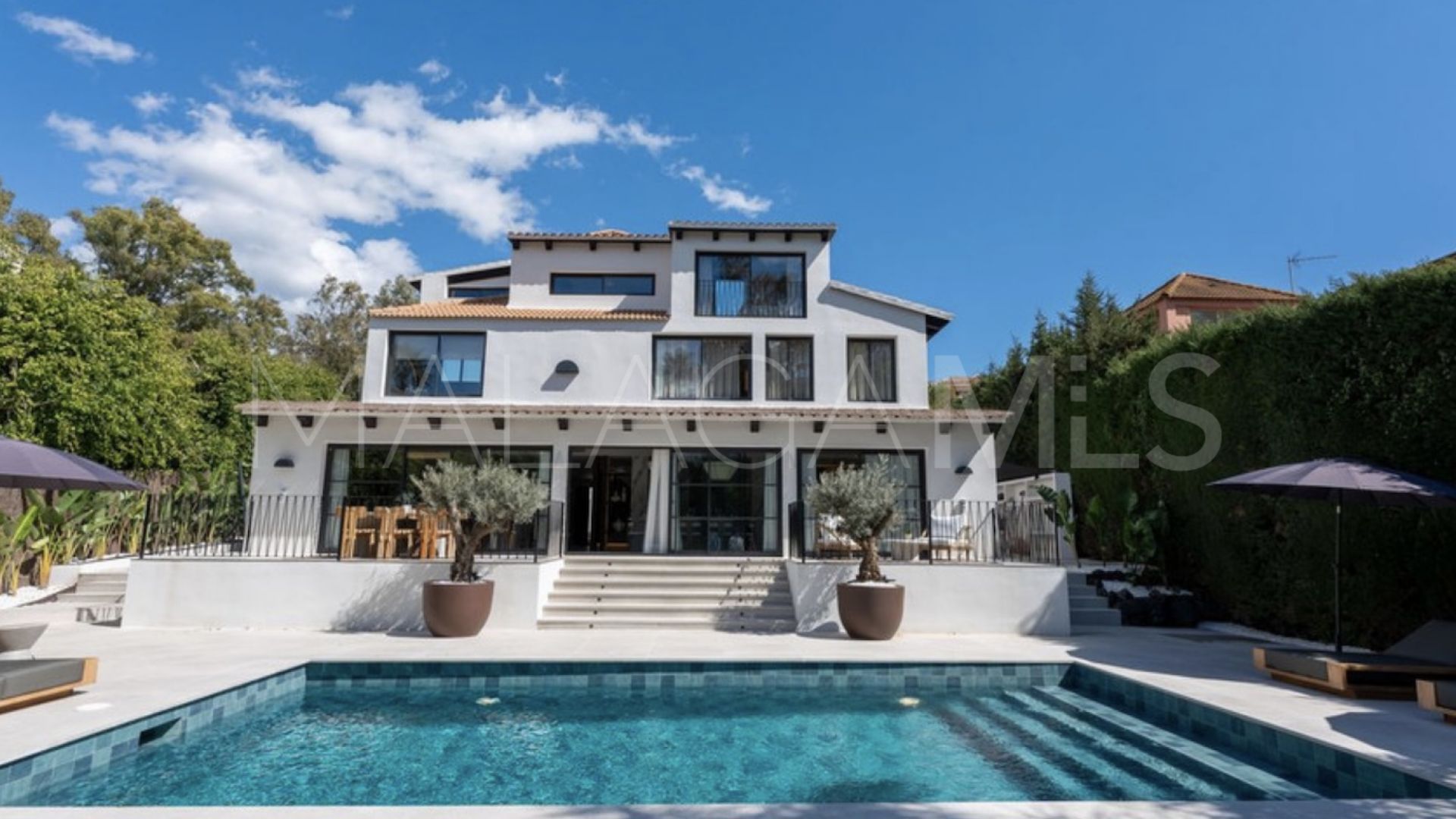 Se vende villa in Nueva Andalucia with 5 bedrooms