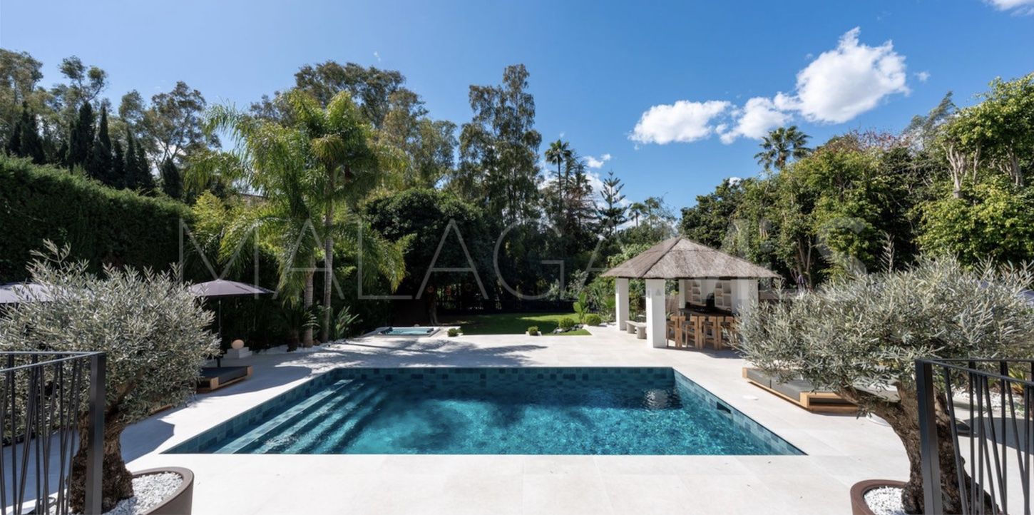 Se vende villa in Nueva Andalucia with 5 bedrooms