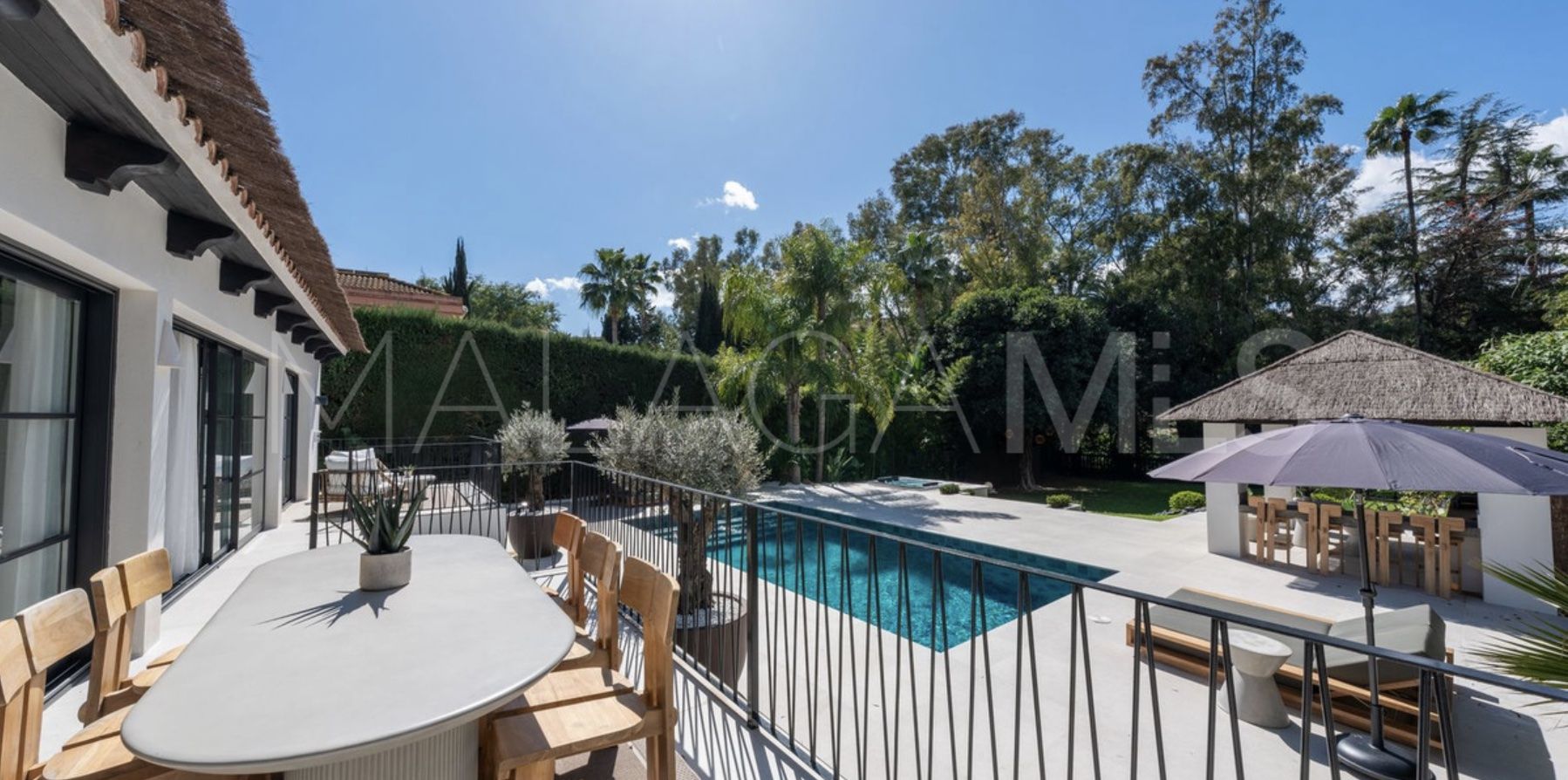 Se vende villa in Nueva Andalucia with 5 bedrooms