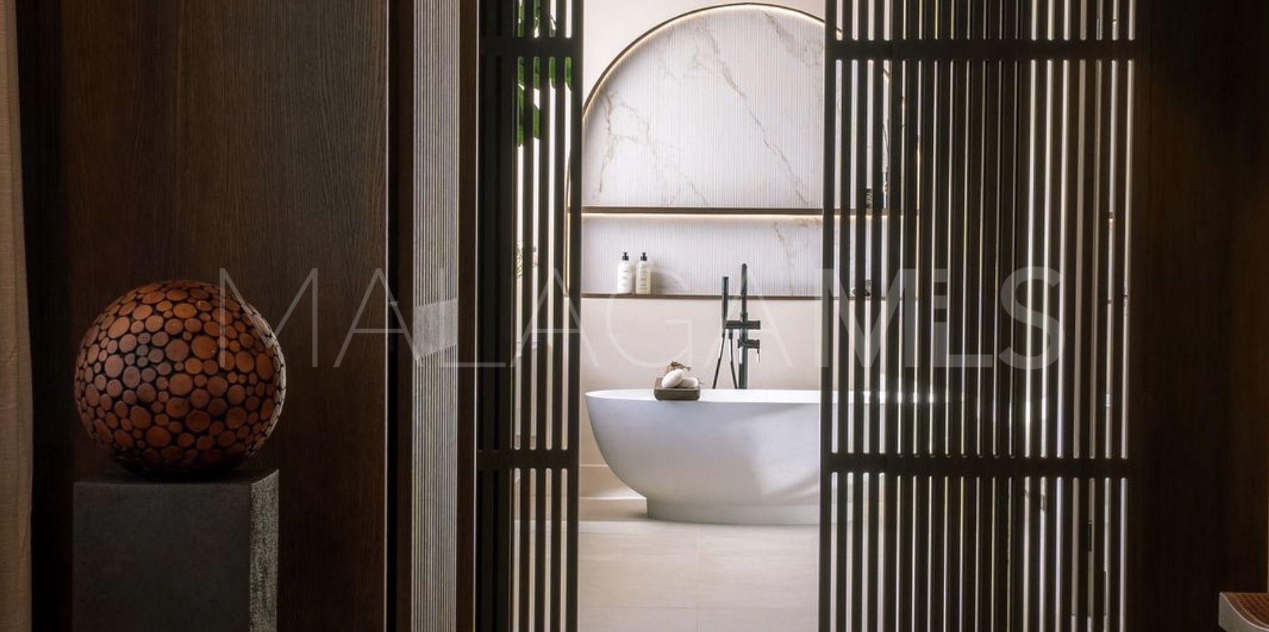 Se vende villa in Nueva Andalucia with 5 bedrooms