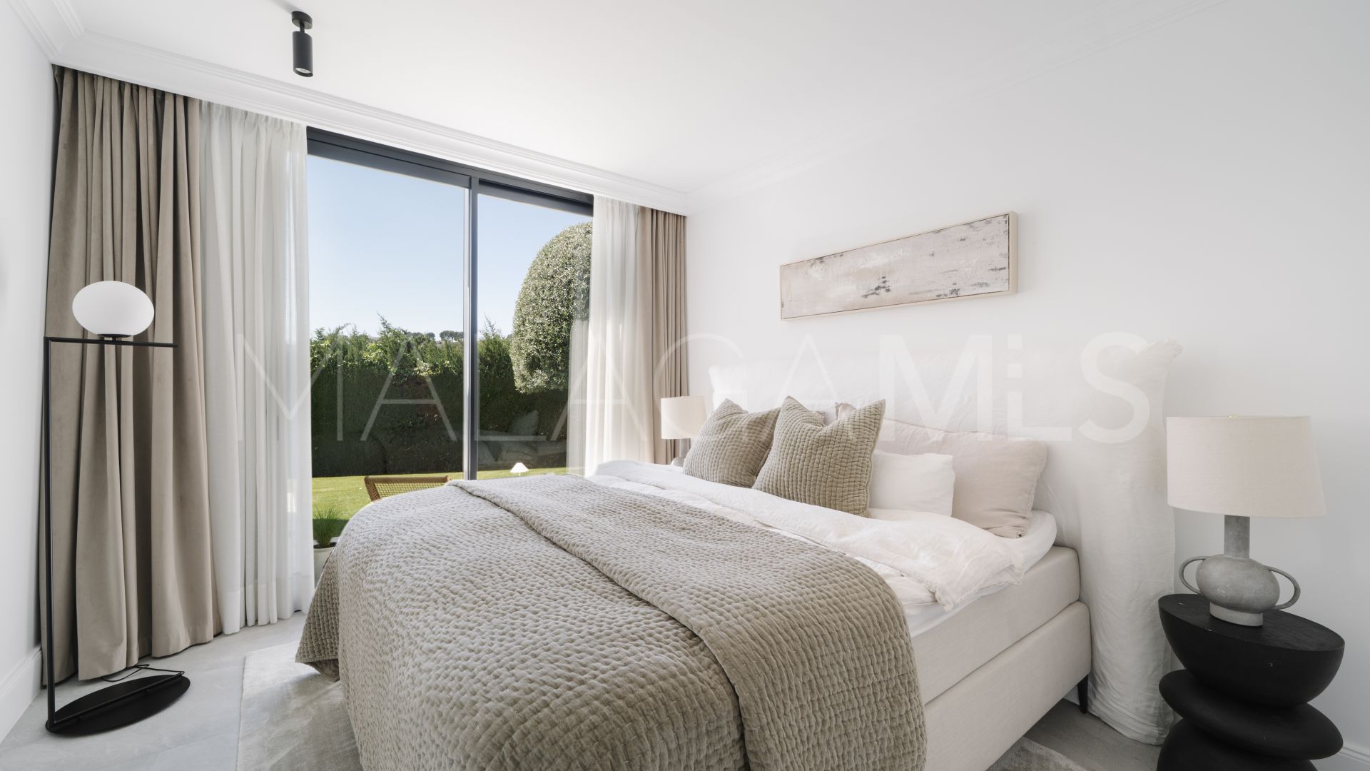 Villa for sale in Nueva Andalucia