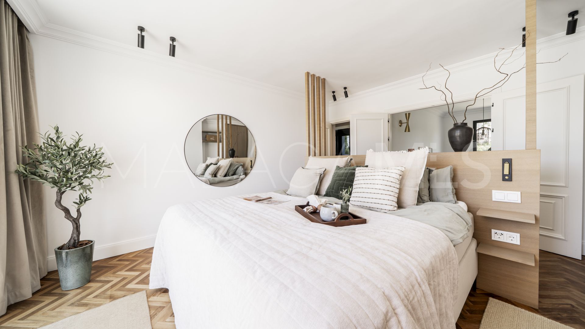 Villa for sale in Nueva Andalucia