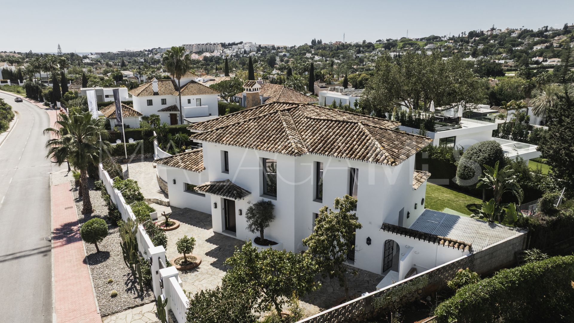 Villa for sale in Nueva Andalucia