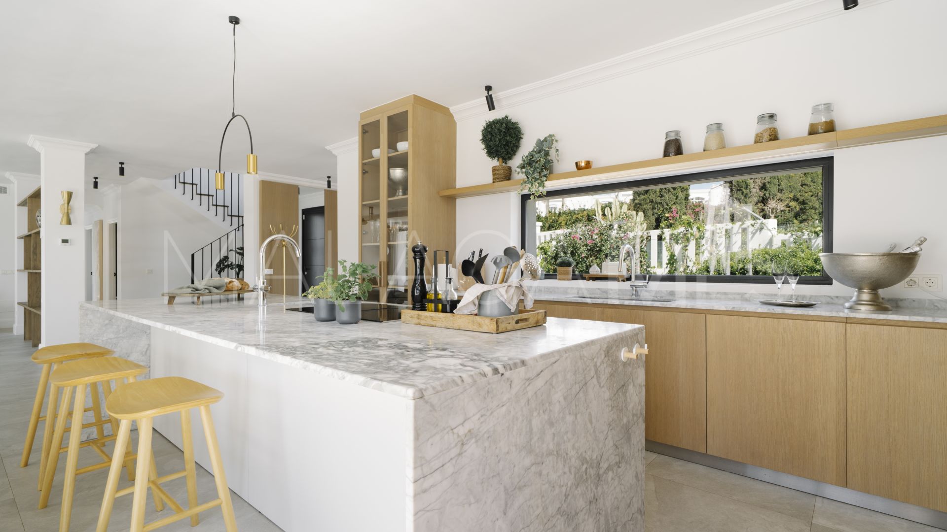 Villa for sale in Nueva Andalucia