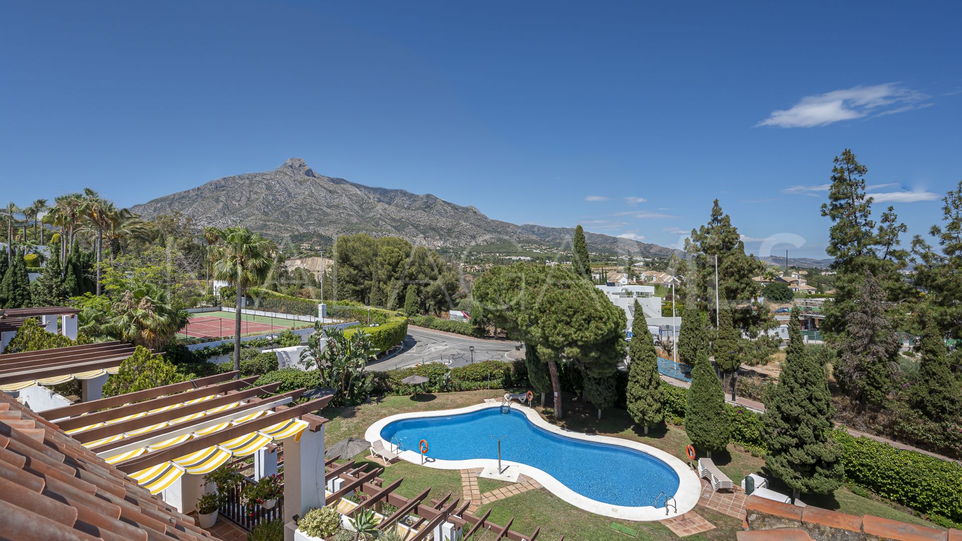 Tvåvånings takvåning for sale in Las Lomas del Marbella Club