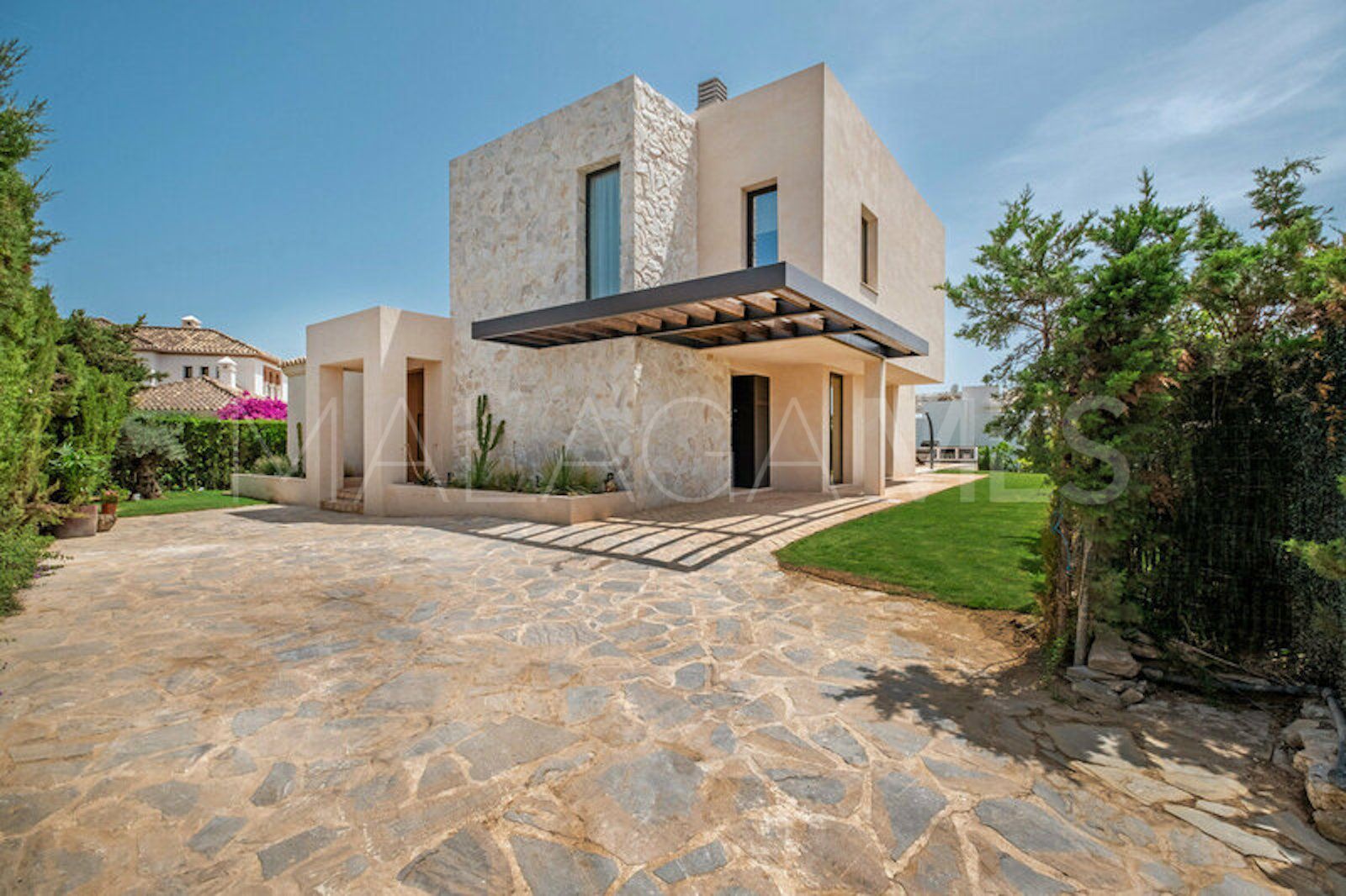 Villa for sale in Paraiso Alto