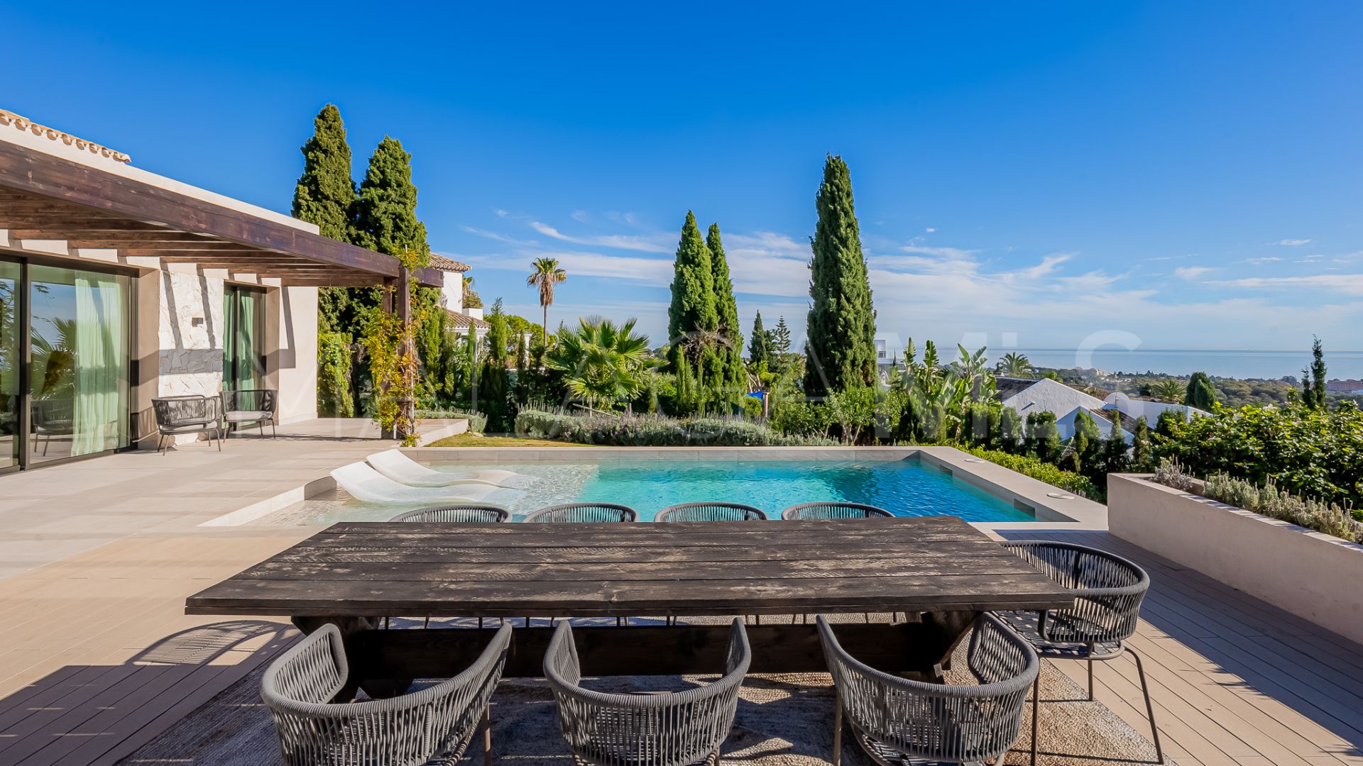 Villa for sale in Paraiso Alto
