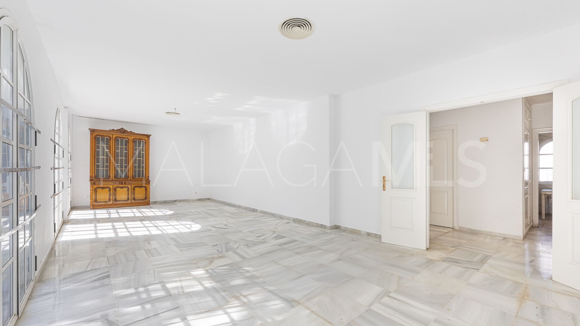 Villa for sale in Nueva Andalucia