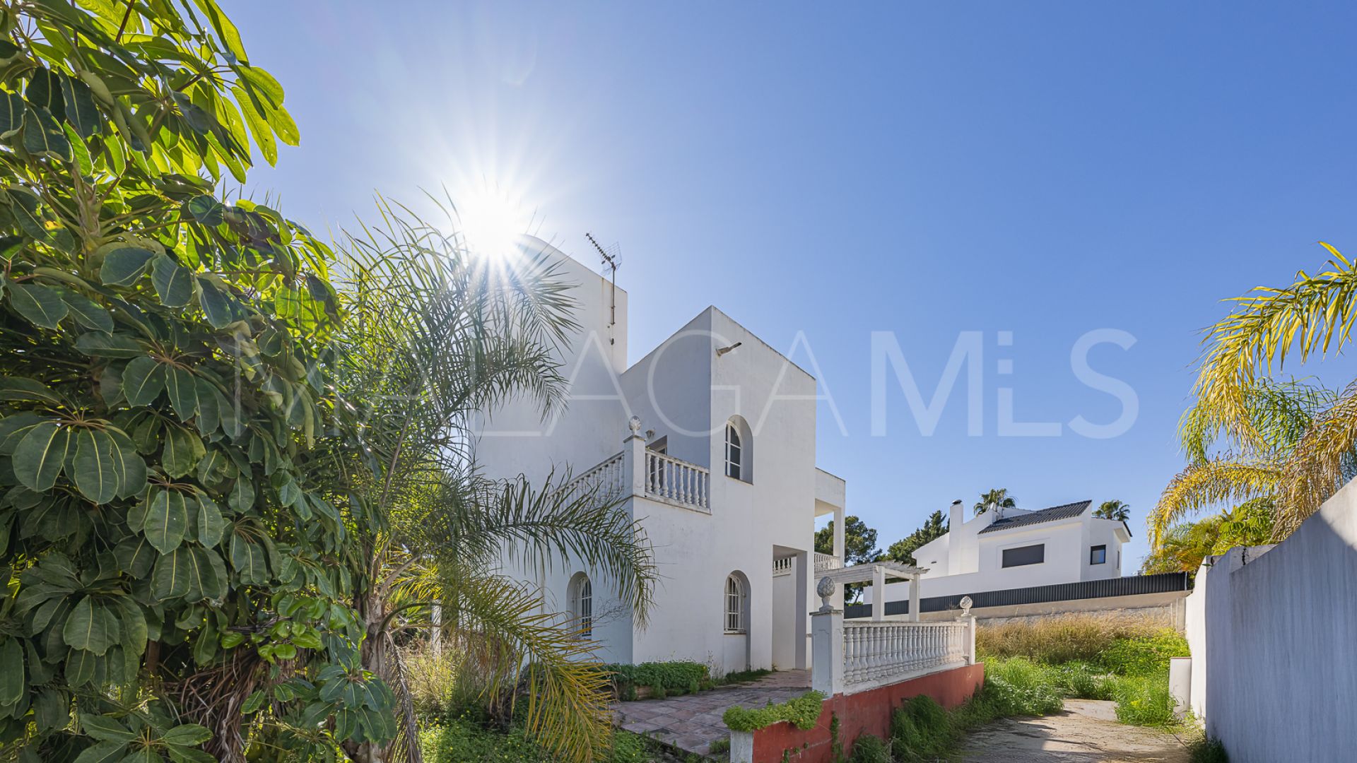 Villa for sale in Nueva Andalucia