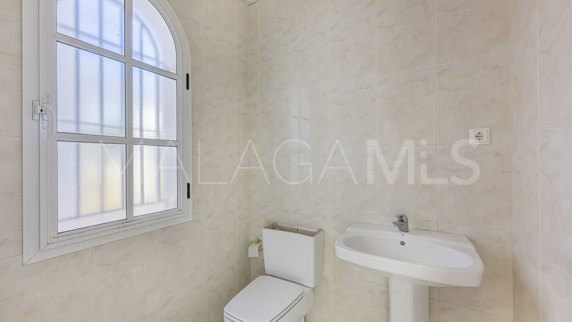 Villa for sale in Nueva Andalucia