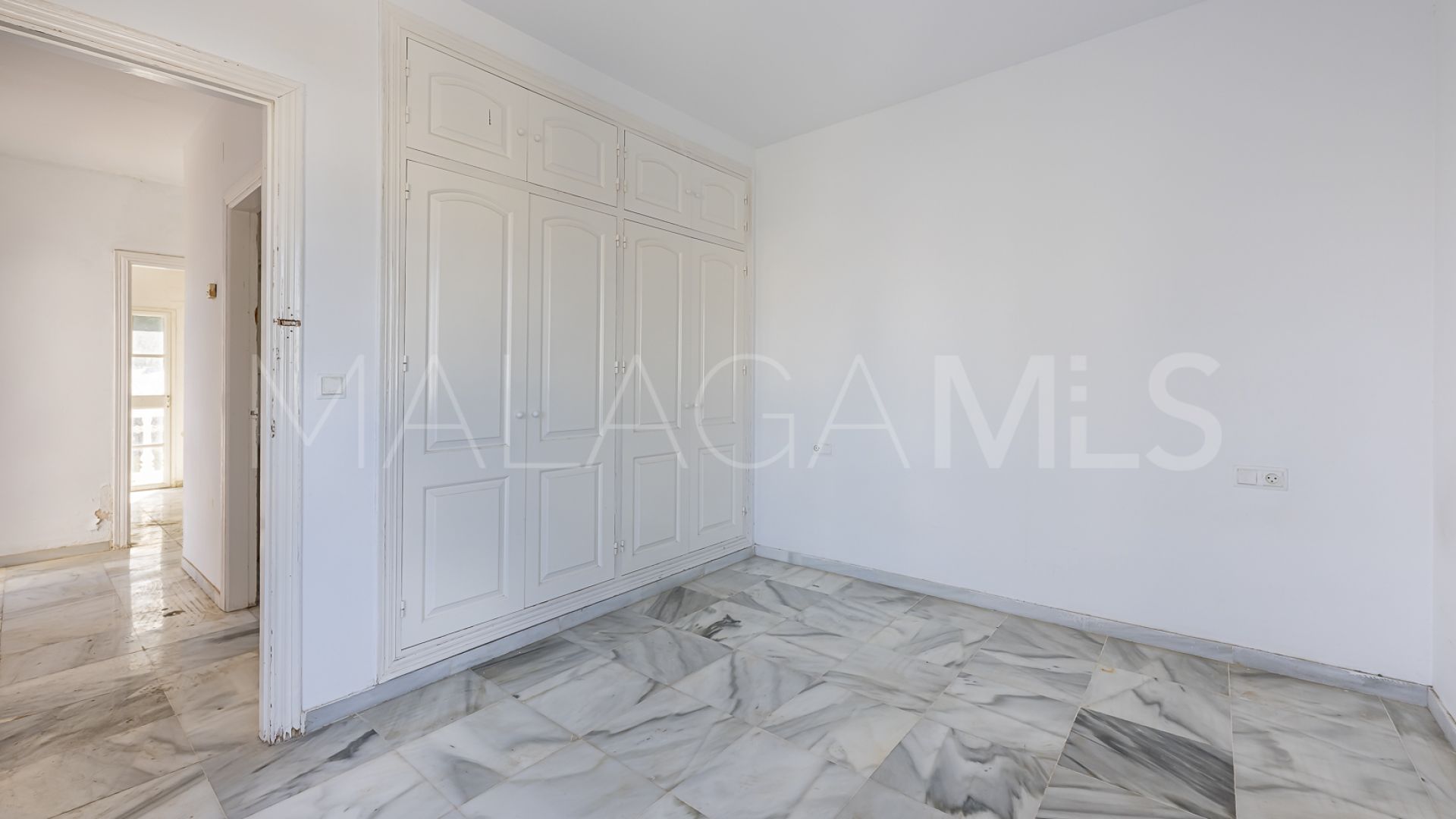 Villa for sale in Nueva Andalucia