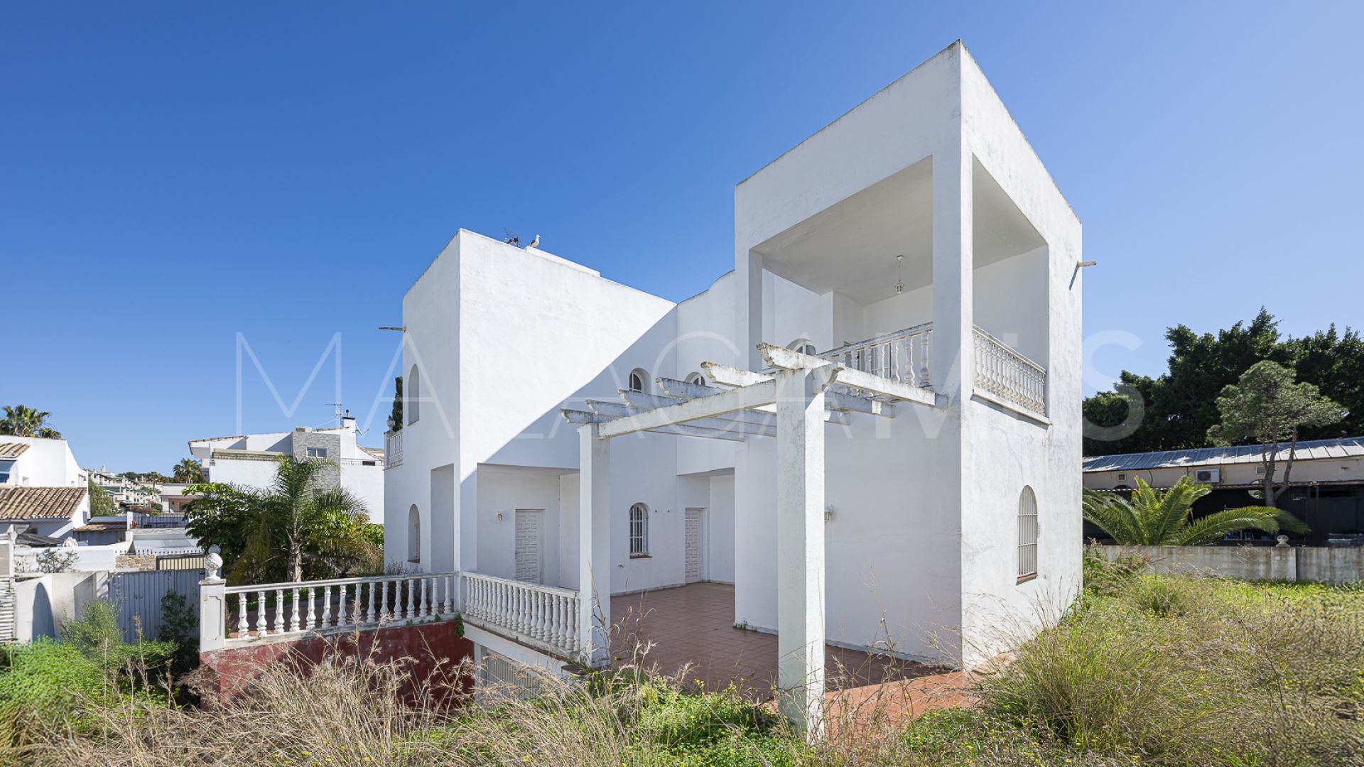 Villa for sale in Nueva Andalucia