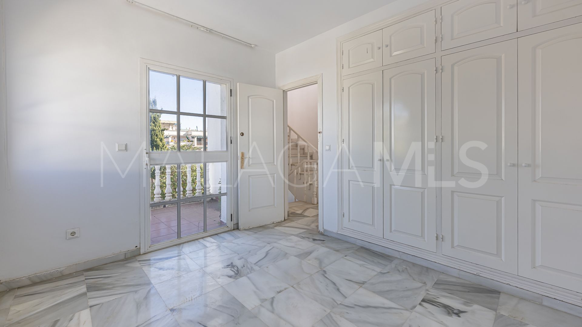 Villa for sale in Nueva Andalucia