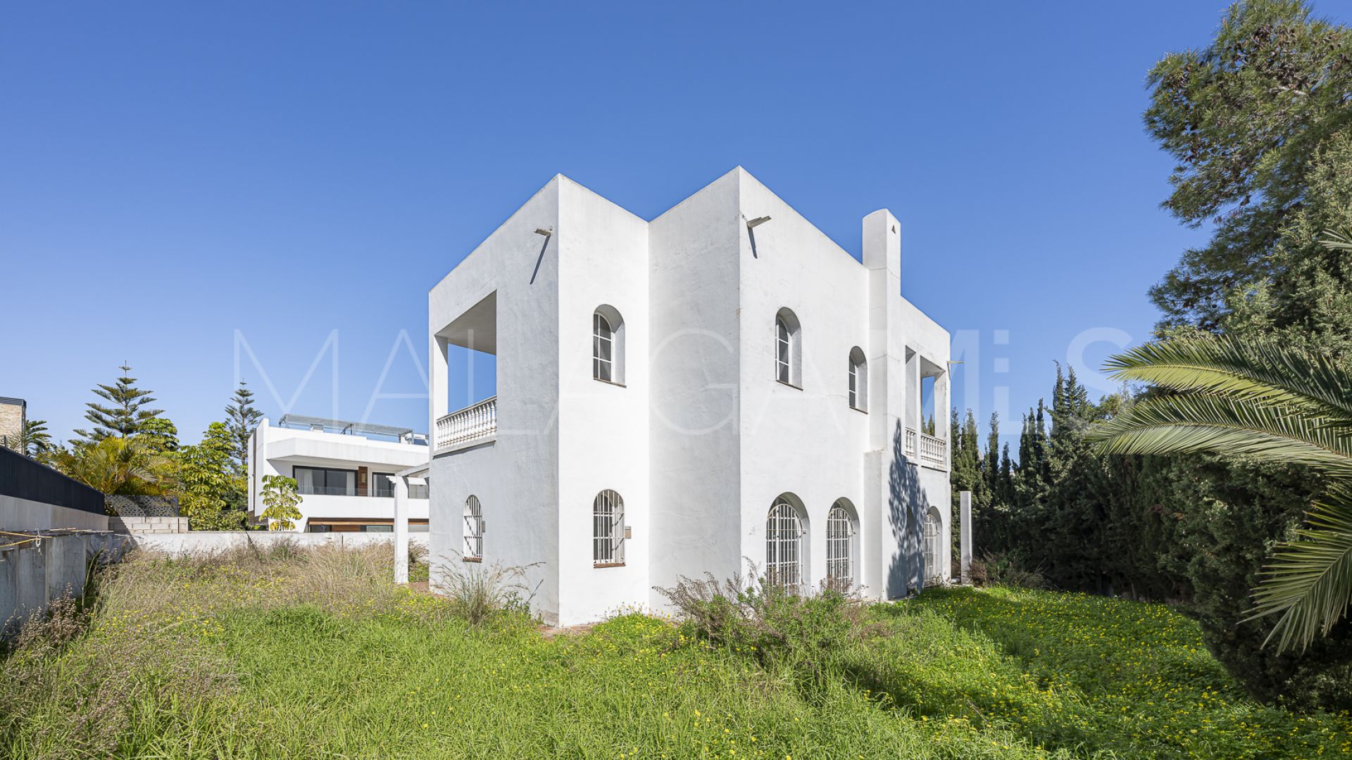 Villa for sale in Nueva Andalucia
