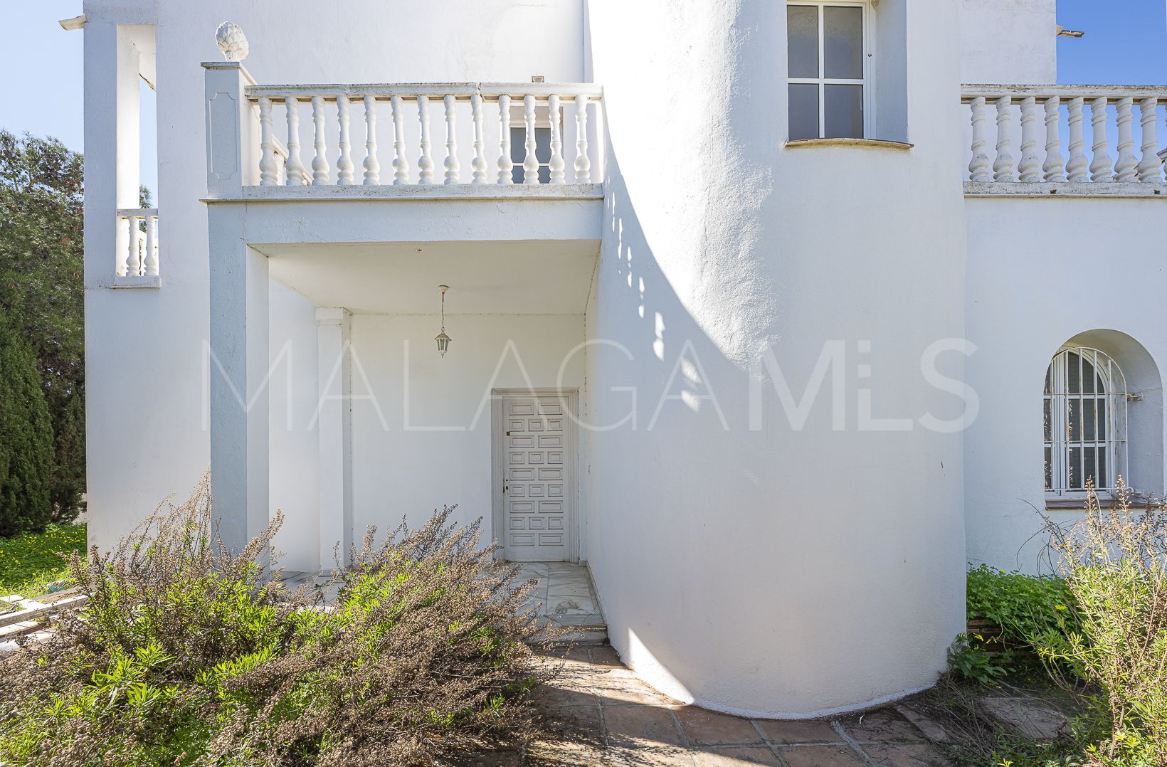 Villa for sale in Nueva Andalucia