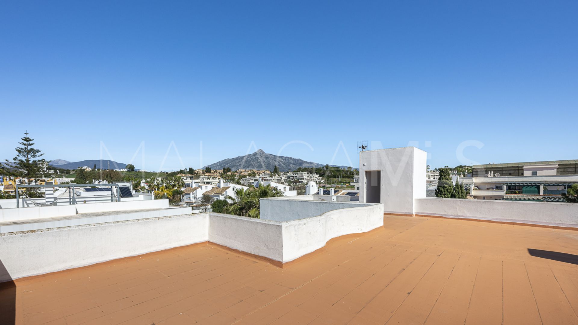 Villa for sale in Nueva Andalucia