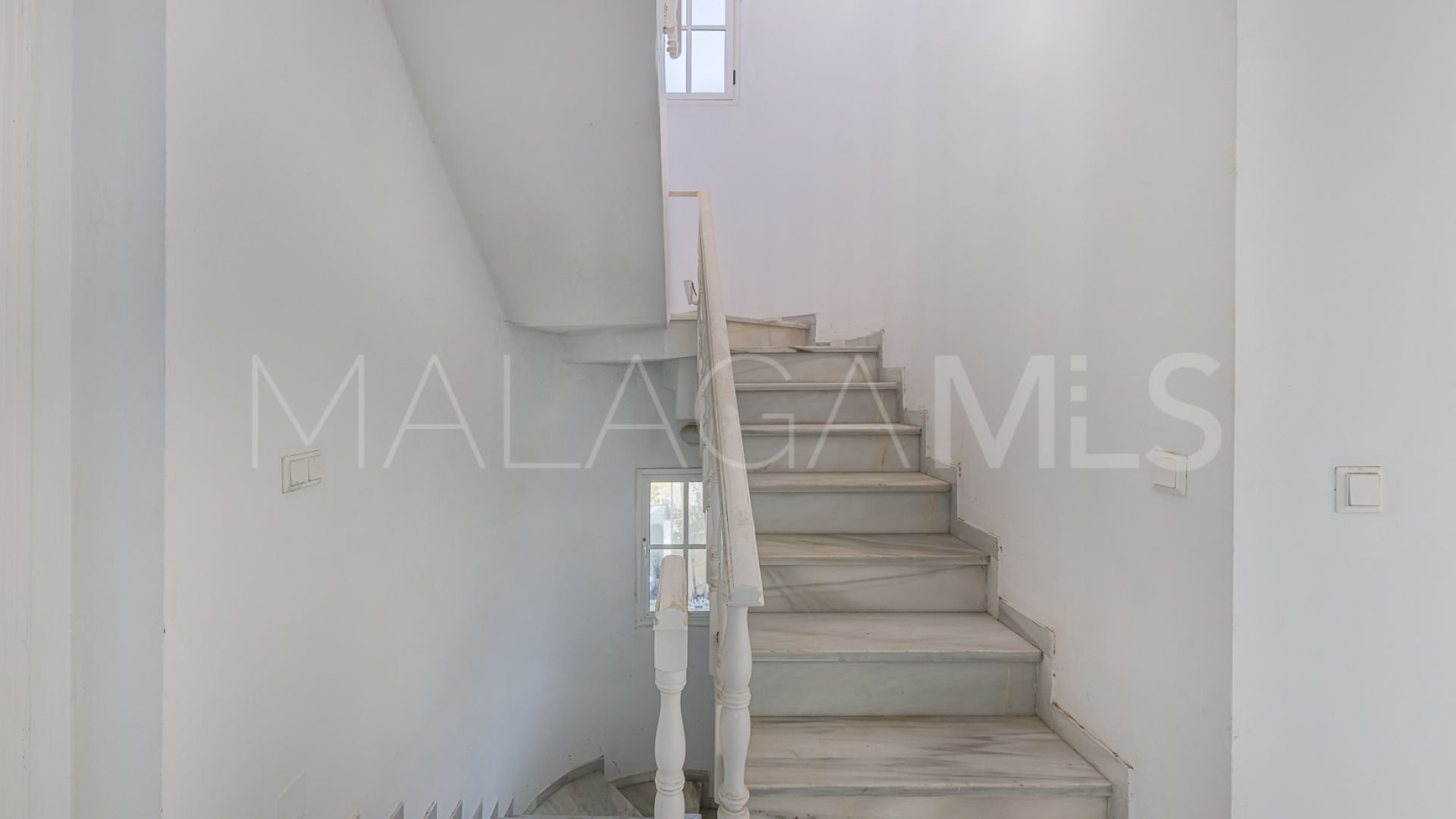 Villa for sale in Nueva Andalucia
