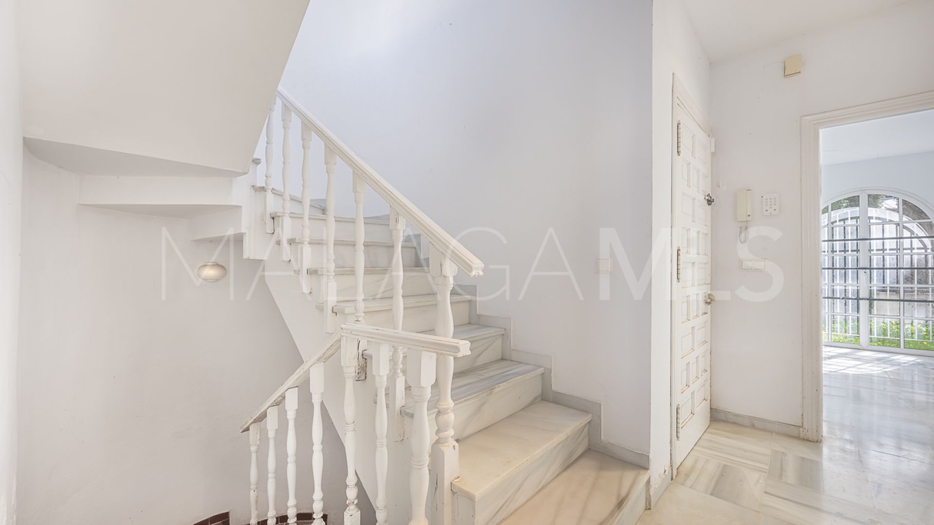Villa for sale in Nueva Andalucia