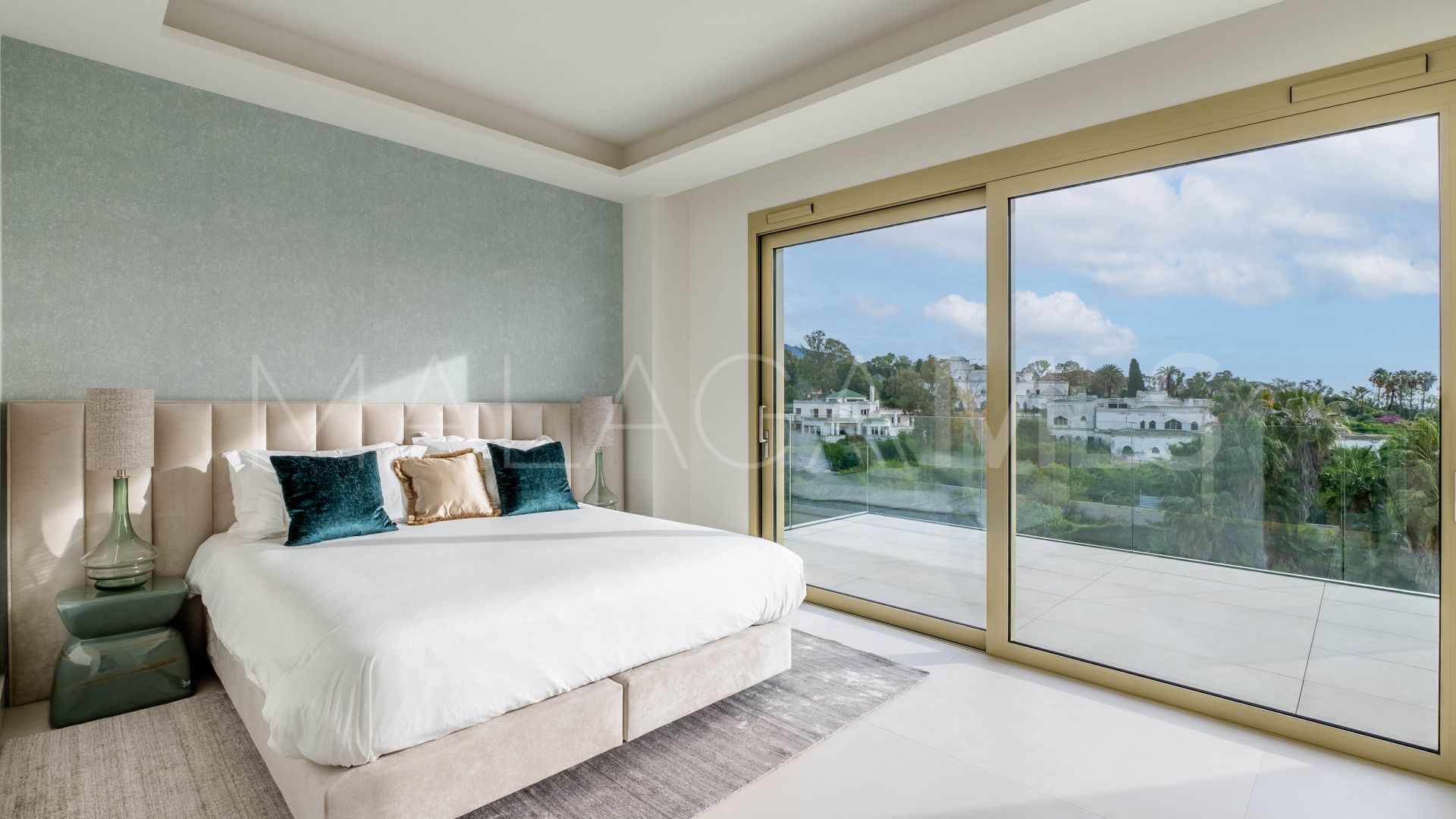 Duplex penthouse for sale in Benalús