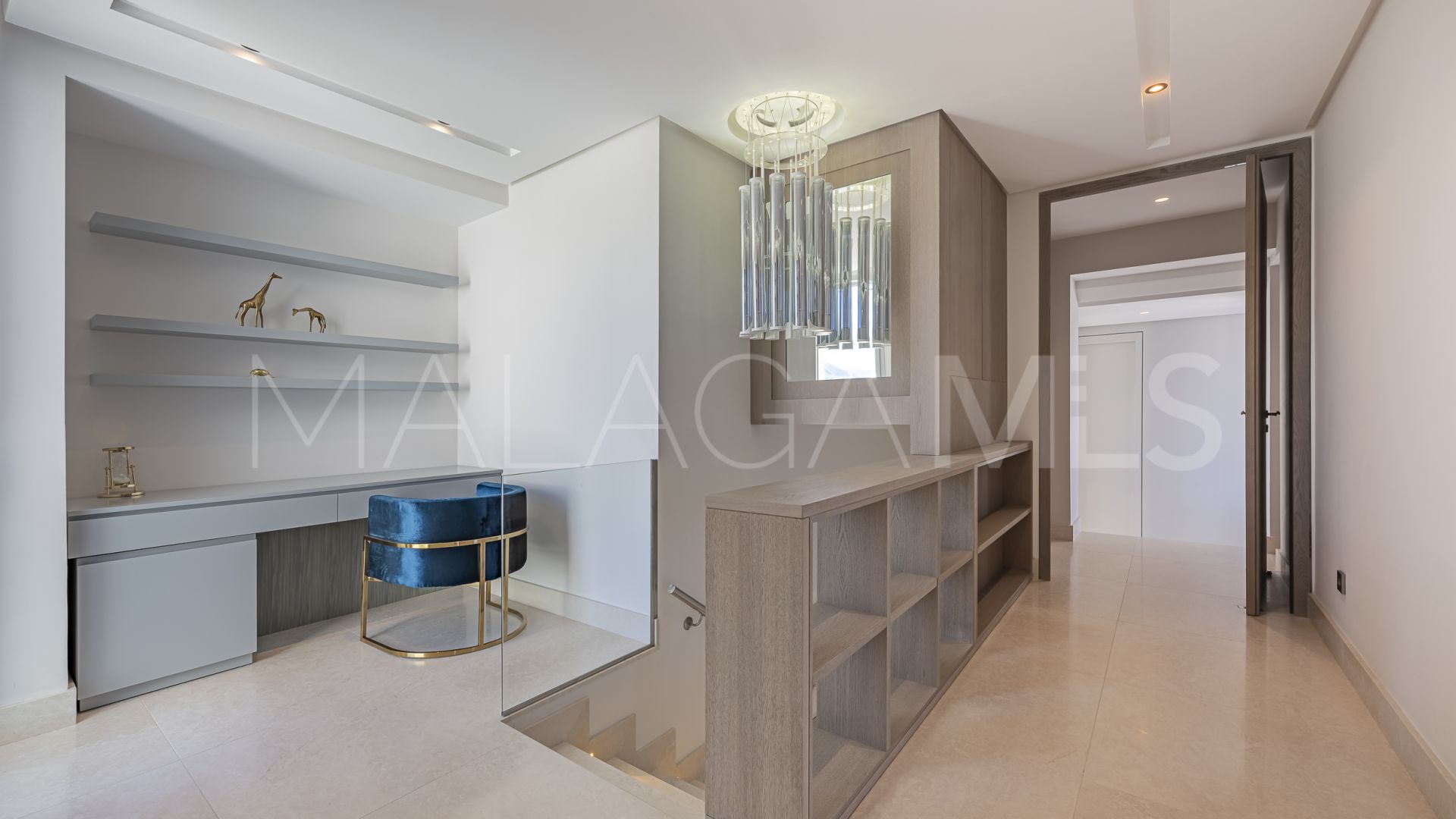 Villa for sale in Nueva Andalucia