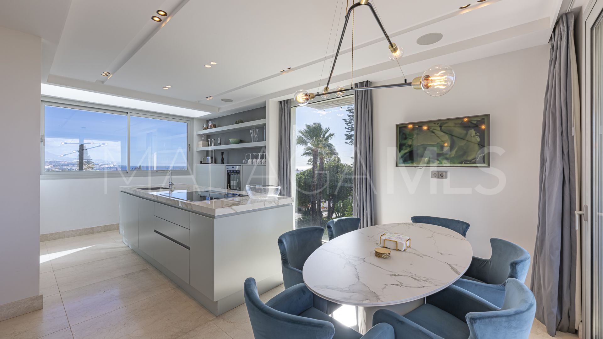 Villa for sale in Nueva Andalucia