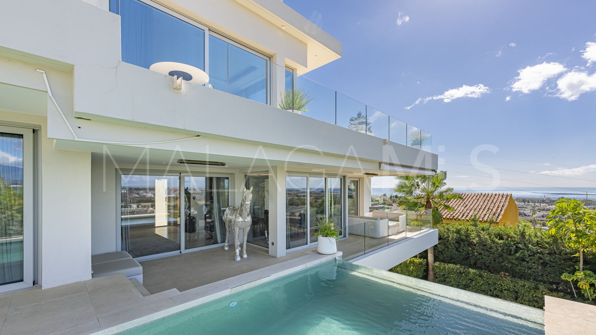 Villa for sale in Nueva Andalucia